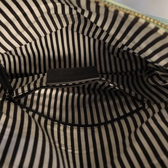 ❣️HP❣️Charming Charlie mint fold over snap/zip closure w/removable strap purse. - Picture 8 of 12